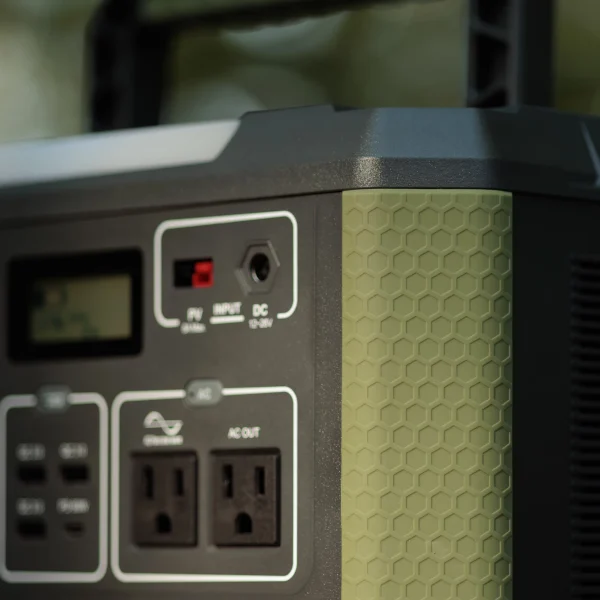Swiss Tech 1000W Portable Power Station, 999Wh, Solar Powered Battery for Camping and Travel Emergency - Image 3